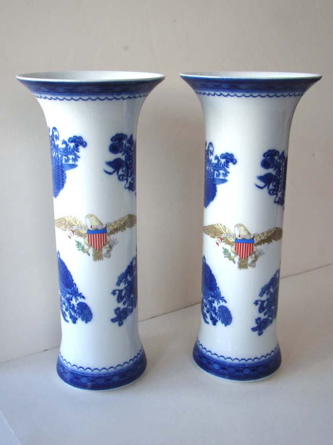 A pair of Mottahedeh     porcleain 'Blue Fitzhugh' garniture vases, 20th century